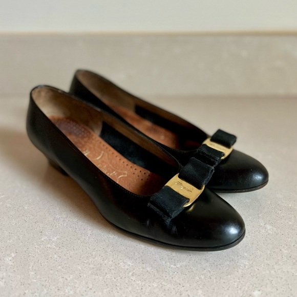 Salvatore Ferragamo Vintage Pumps - US Size 8 - Picture 1 of 6